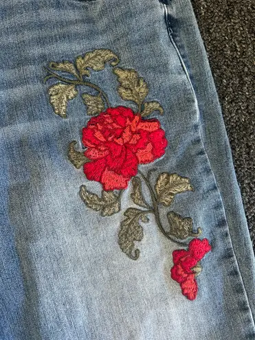 American Vintage Vintage America Blues floral embroidered boyfriend jeans.  Size 8