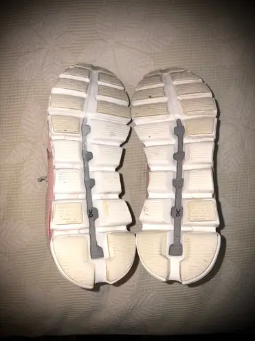 on cloud 5 Women’s Pink Sneakers Sz 8