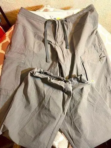 Mountain Hardwear Gray Cargo Pants with Drawstring Waist Women’s, zip off lower