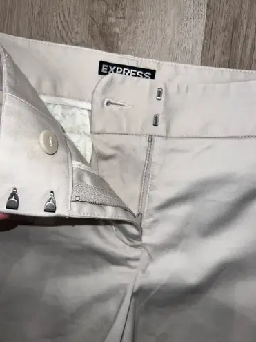 Express Women’s Editor Khaki Beige Cream Tan Cuffed Short Shorts Size 4