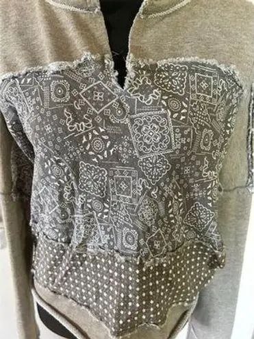 In Loom Bandana Patchwork Distressed Pullover | Size L