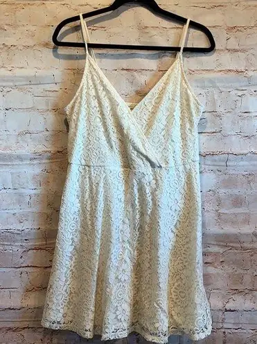 Mossimo sun dress sz M Cream v neck strappy skater Size M