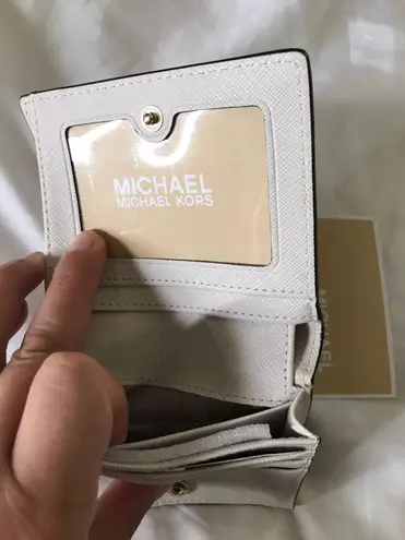 Michael Kors New  Billfold  Wallet