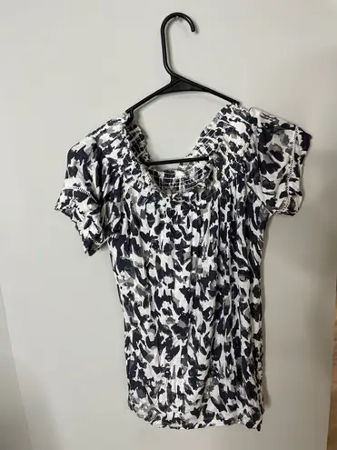 Max jeans Off Shoulder Smocked Blouse Top Peasant Small Excellent Condition