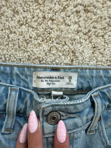 Abercrombie & Fitch  The 90’s Relaxed Jean High Rise