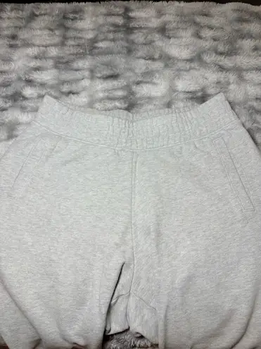 Aerie Offline  Sweatpants Size S Short in Grey - Image 4