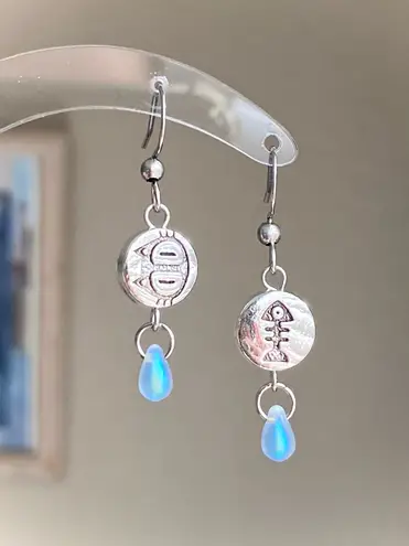 Handmade cat & fish teardrop dangle earrings 🐈🐟