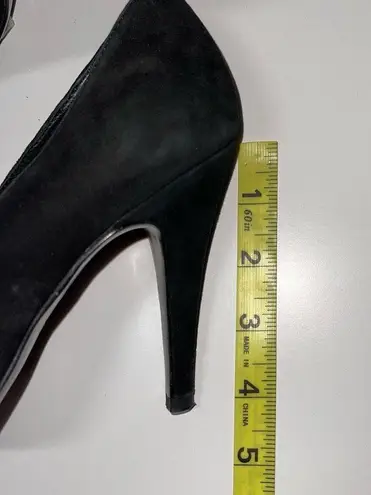 BCBG Paris Black Studded Rose Applique Stiletto Heels Size 6