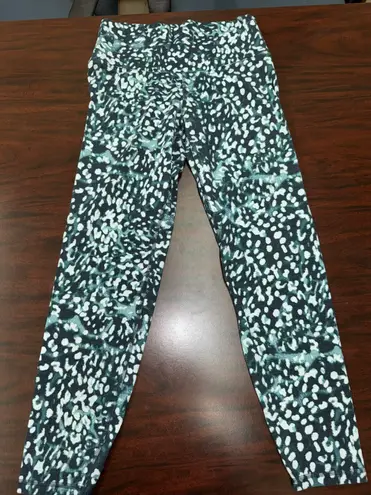 Old Navy Active High Waisted 7/8 Go-Dry Balance Leggings Size Medium