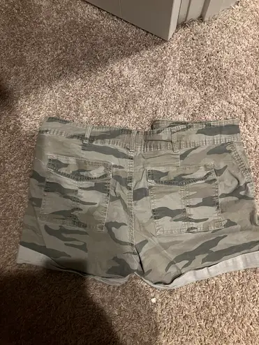 Time & Tru Green Camo Shorts 