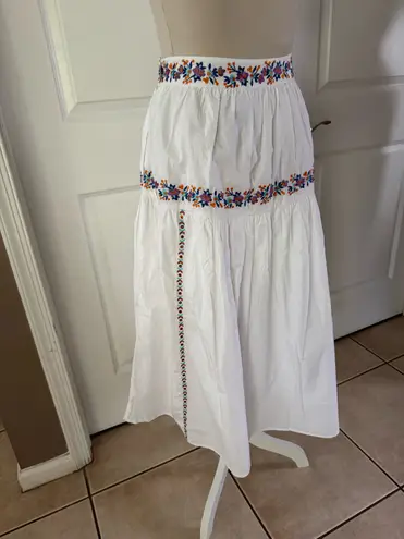 NWOT Banjanan Antonia Skirt Srinagar Embroidered White. MSRP $345. Size L White Size L