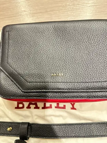 Bally black unisex genuine leather Can be used as a shoulder bag or belt bag,only try