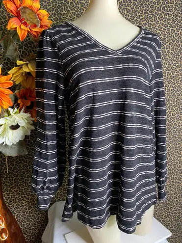 Doe & Rae ✅3/$30✅ NWT  Black Striped Long Balloon Sleeve Open Keyhole Back Top | SMALL |