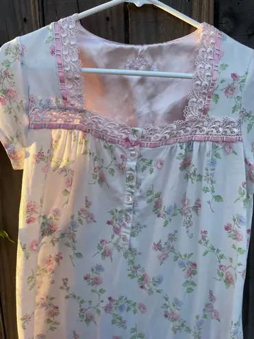 Vintage cottagecore Pink & Green Floral print lace square neckline sleeping gown Multiple Size M