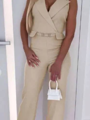 💚NWOT💚 SLEEVELESS HIGH WAIST CREAM JUMPSUIT W/FAUX GOLD BELT UNBRANDED Sz M 8