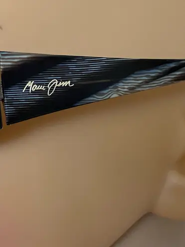 Maui Jim Black Polarized Grey Lense Sunglasses MJ-122-02 with Woven like Case