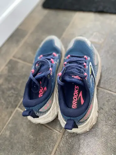 Brooks  Women's Cascadia 18