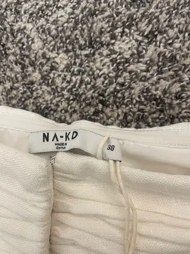 NA-KD Linen Blend Off-Shoulder White Buttoned Top