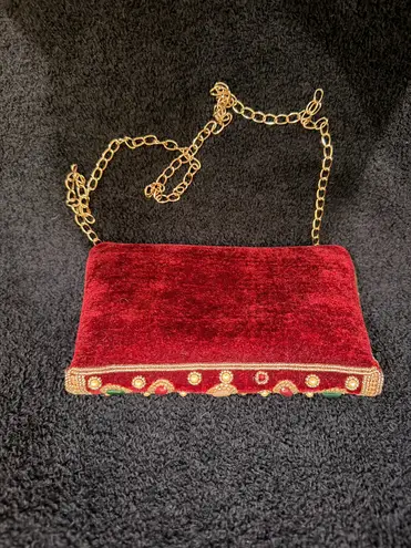 Beaded velvet evening clutch with chain strap Red