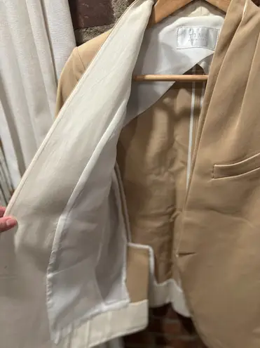 Korean Women’s Tailored Time Post Modern Blazer Tan Size 4