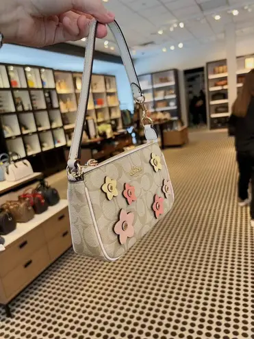 COACH シグネチャ フラワー アップリケ Nolita 19 バッグ CH619 Nwt Coach Nolita 19 In Signature Canvas With Floral Applique