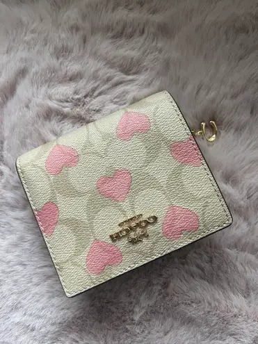 Coach Snap Wallet In Signature Canvas With Heart Print