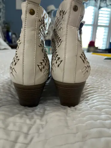 Gap Size 8 1/2 White Booties