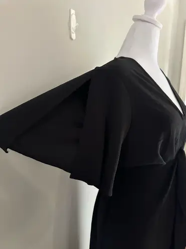 NWT GILLI Cinched Waist V