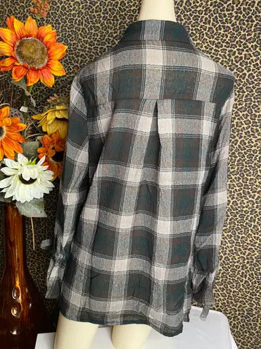 Doe & Rae ✅3/$30✅ NWT Hunter Green Button Down Long Sleeve with Wrist Tie MED