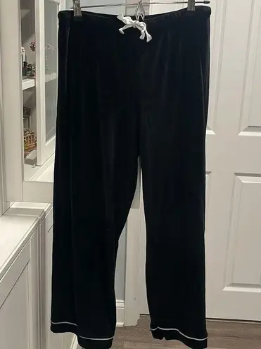 House of Harlow 1960 Velour 2 Piece Pajama Set, Black with White Pipping, Size L