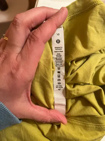 Lululemon Cates Tee in Yellow Pear