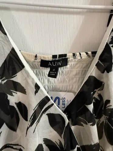 AUW Women’s Black White Side Tie Blouse NWT Sz M. 5049