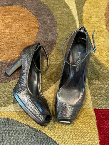 Enzo Angiolini Dark Grey Metallic Snakeskin Peep Toe Heels Women’s Size 6 US