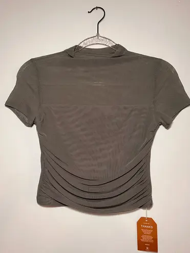 Reoria Ruched Back Mesh Tee – New With Tags (Size Small) Green