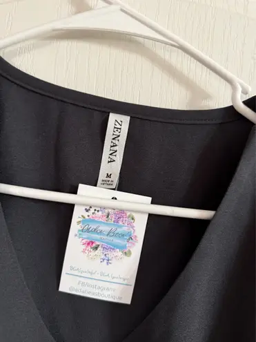 Zenana Outfitters Women’s Gray Boutique Blouse NWT Sz M. 5003