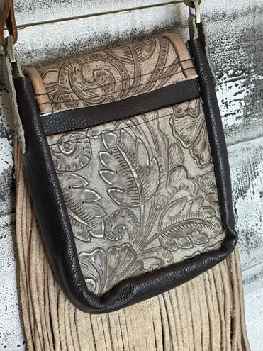 Deep brown and golden browns are stunning on this leather crossbody purse.