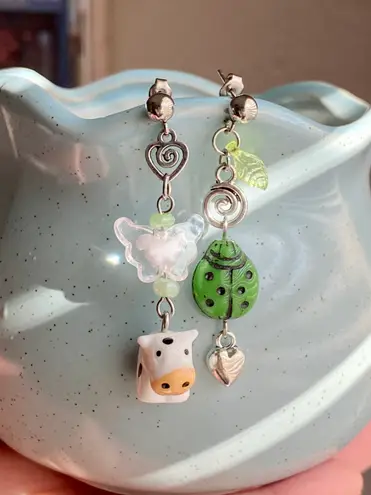 Handmade fairy y2k cute animals nature dangle earrings💚🐮🐞