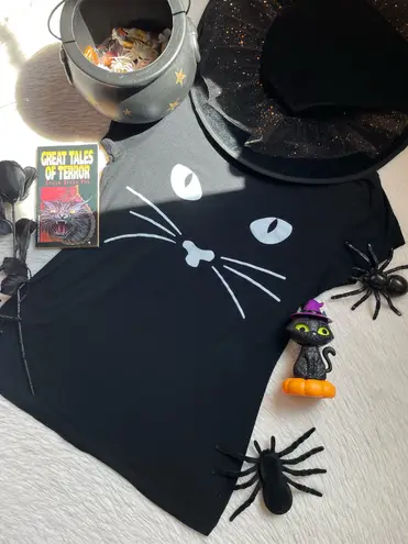 Wound Up Women’s juniors Black Cat Face spooky short sleeve Tee