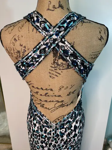 NV Couture Gown Size 6 thumbnail 11