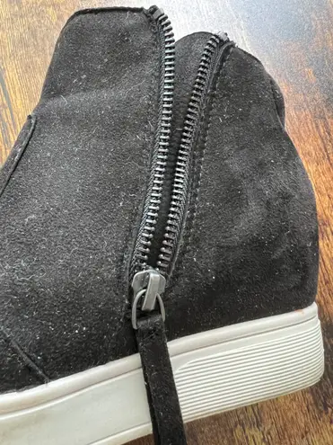 Serra | ladies bootie/sneaker. Size: 8.