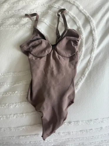 SKIMS  Bodysuit Seamless Sculpt Thong - Image 2