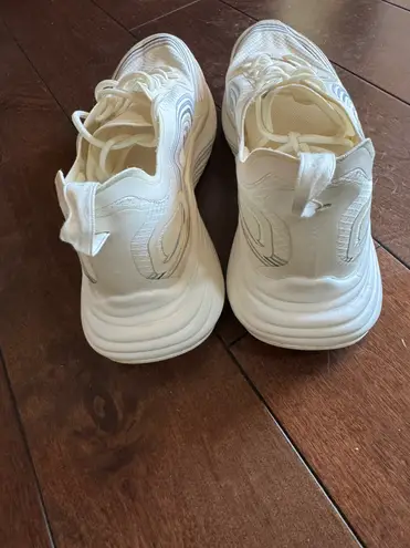 APL Women’s Streamline pristine Running Shoes 9.5