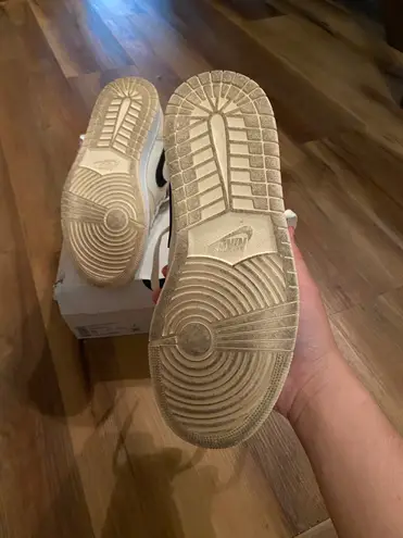 Nike Air Jordan 1 Mid Tan Size 6