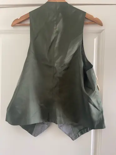 Chic Gray Vest with Lace Appliqué Size M