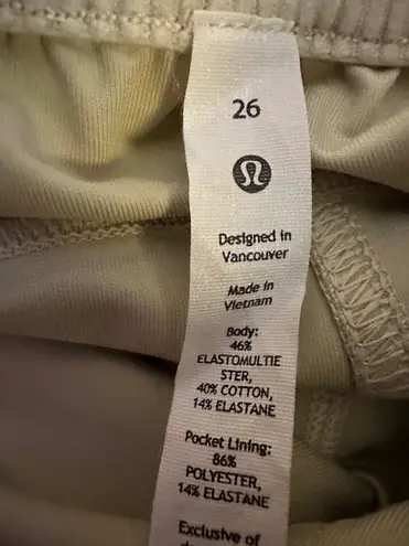 Lululemon HR Cropped Utilitech Cargo Pants 26 Nat Ivory