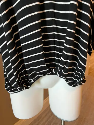 Akemi + Kin Black & White Striped Tie Front Shirt Small