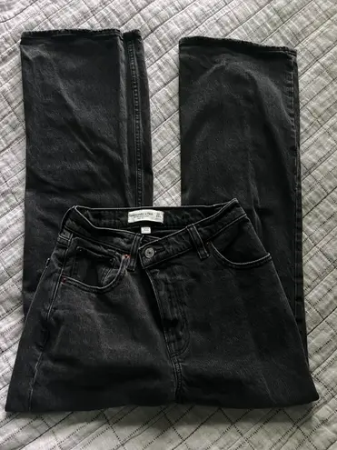 Abercrombie & Fitch Curve Love 90s Relaxed CrossOver Jeans - Image 3