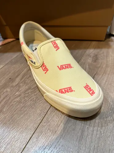 Vans NWT  Slip On