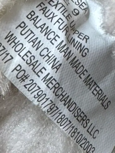 Falls Creek Faux Fur Lined Chelsea Boots Size 9