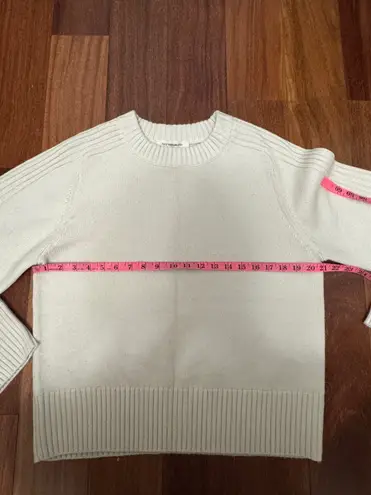 Sweater White Size fit as s/m.